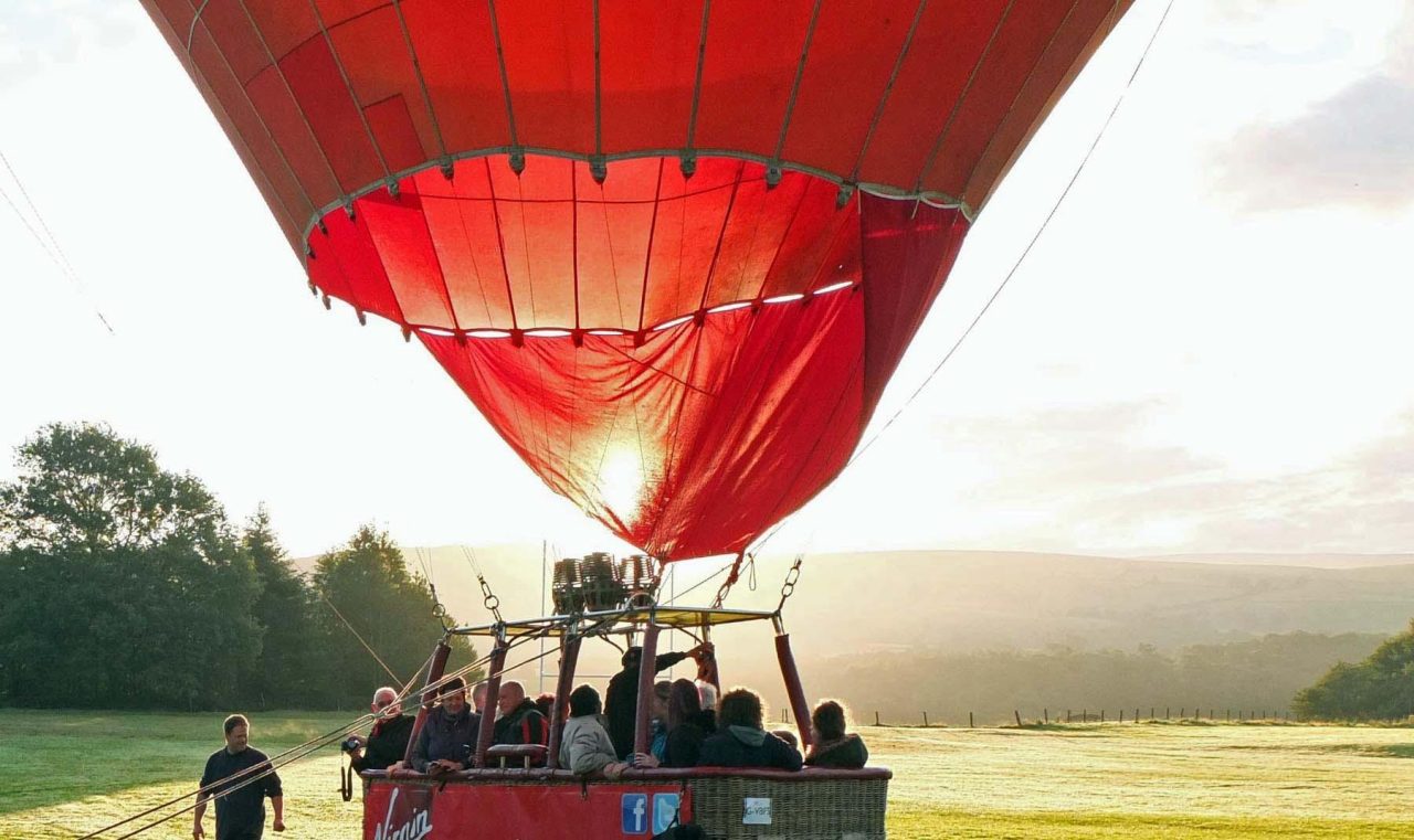 Wauw servet Janice Why Do Hot Air Balloon Flights Happen At… | Virgin Balloon Flights